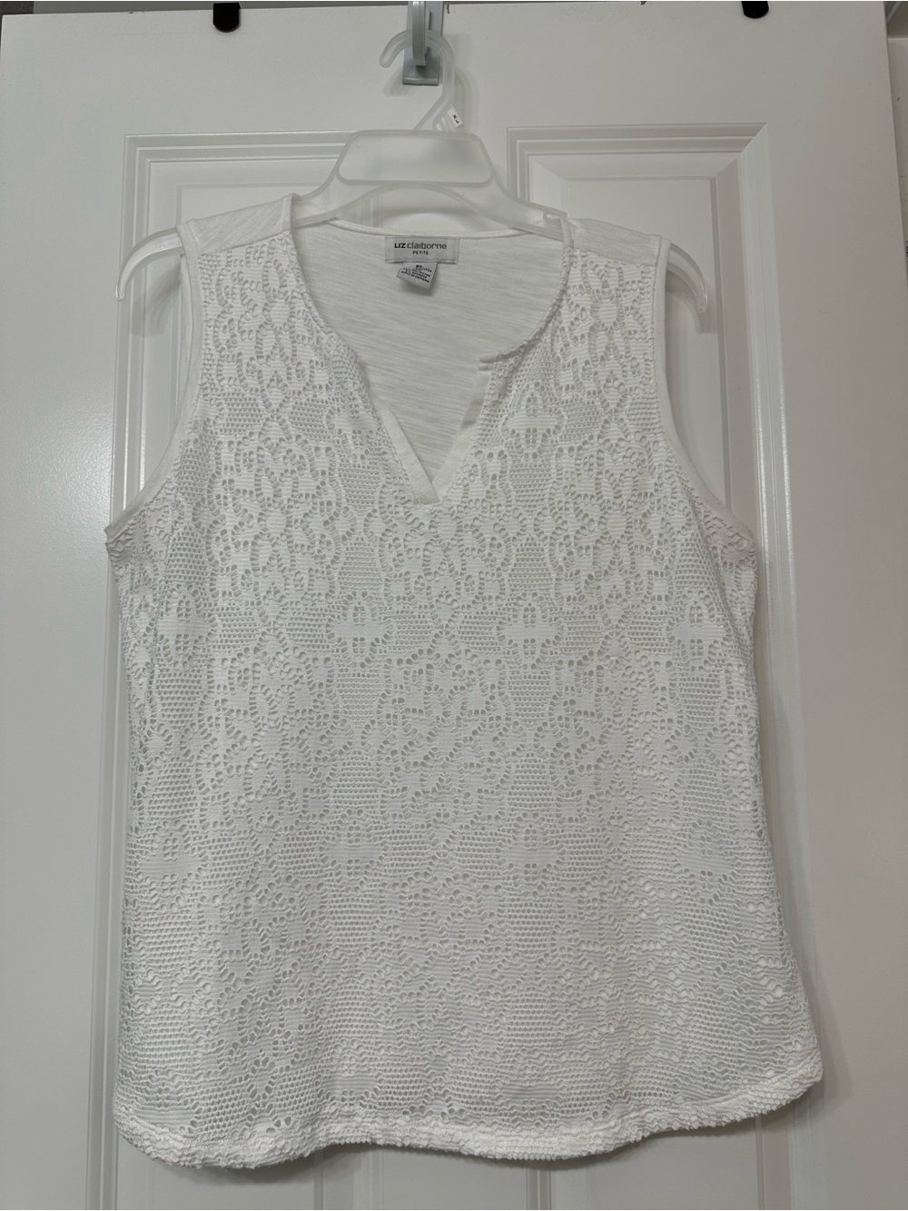 Liz Claiborne White Lace V-Notch Sleeveless Blouse